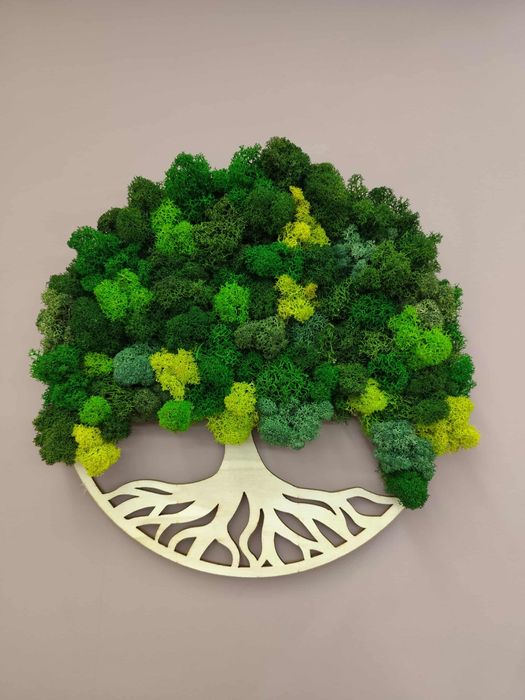 Дървото на живота със скандинавки мъх