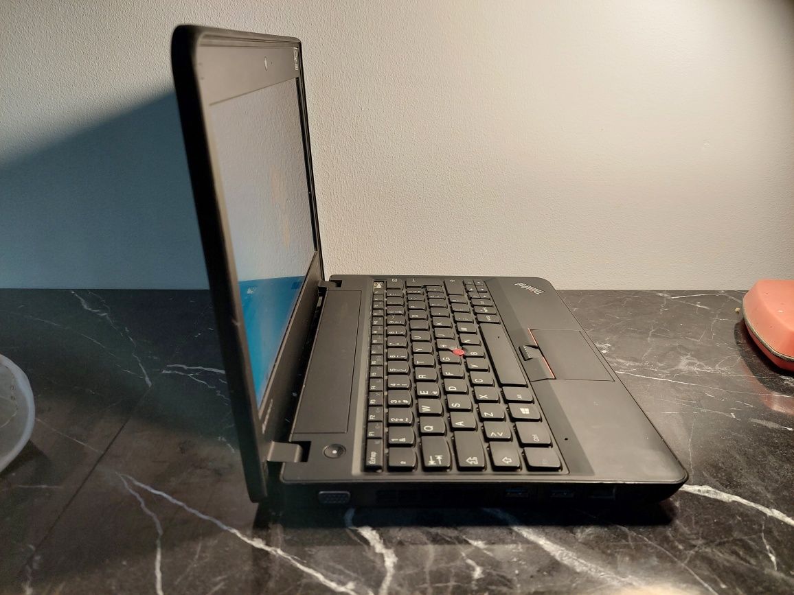 Vând laptop Lenovo