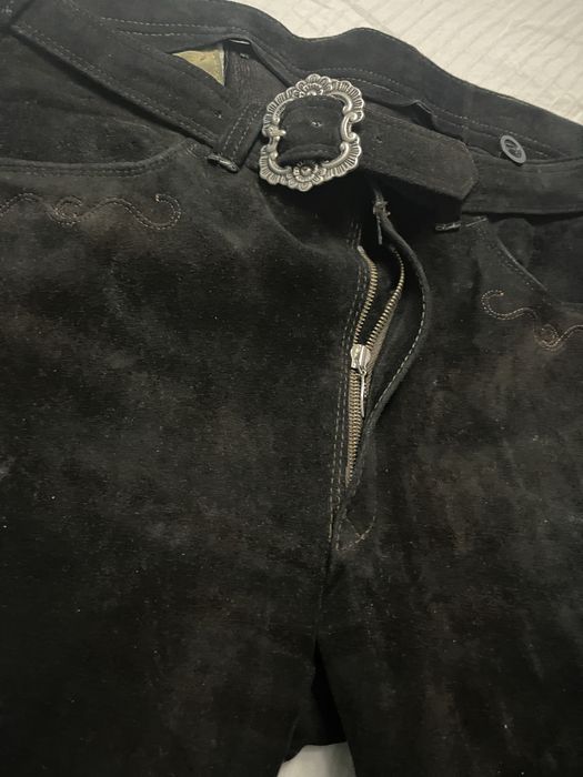 Lederhosen piele ( pantaloni bavarezi)