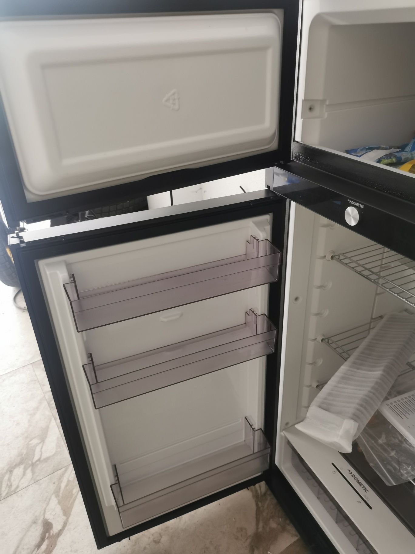 Хладилник Dometic 12v. ИНВЕРТОР ЕН