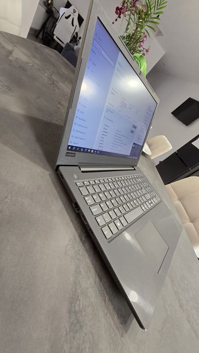Laptop Lenovo i3 gen7 8 gb ram ssd M2 256+hdd 1Tb