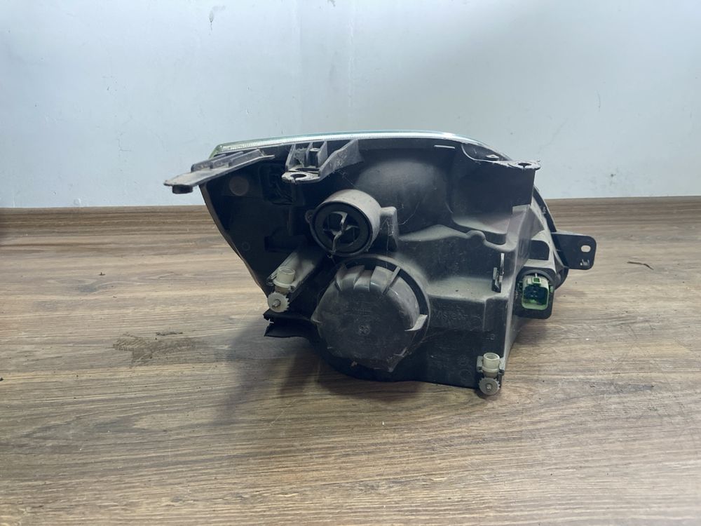 Ляв фар за Ford Fiesta / Форд Фиеста 2004г