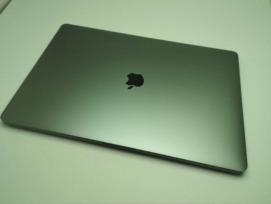 MacBook Pro 2019 16 dyum