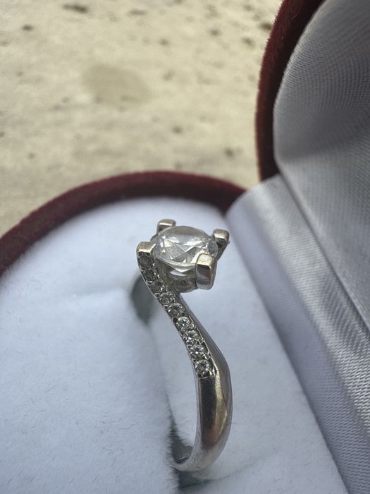 Годежен пръстен от бяло злато