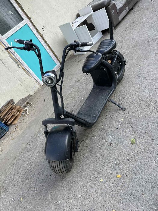 Vând motocicleta electrica