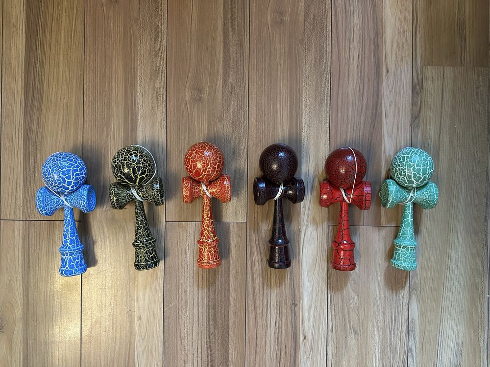 Kendama profesionala cu design crackle – nouă, ideală pentru trucuri