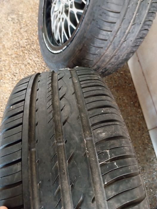 Vând jenti cu tot cu cauciucuri pe ele