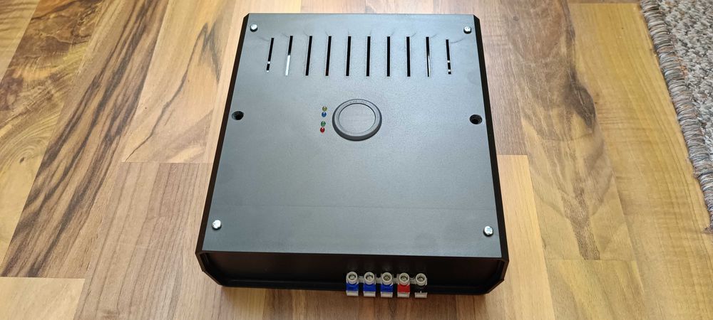 Regulator - Incarcator eolian cu relee statice