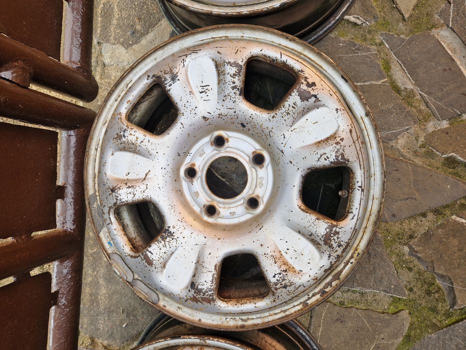 Jante 16 inch 5x114.3 Duster
ET50 6j

Au fost montate pe Duster 2016
2