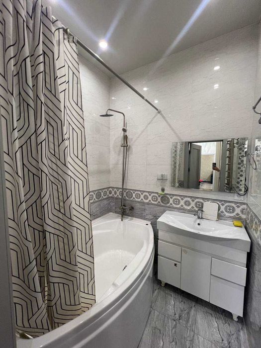 Сдаётся Хорошая квартира на базар Кадышева 827*