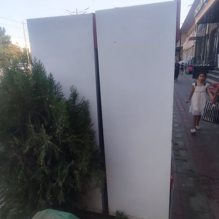 Витерина холаделник сотилади 2 та бор баландлиги 2 м узунлиги 1.9 м