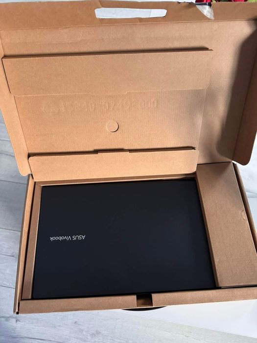 Laptop ASUS VivoBook 15 X1500EA garantie ian 2025