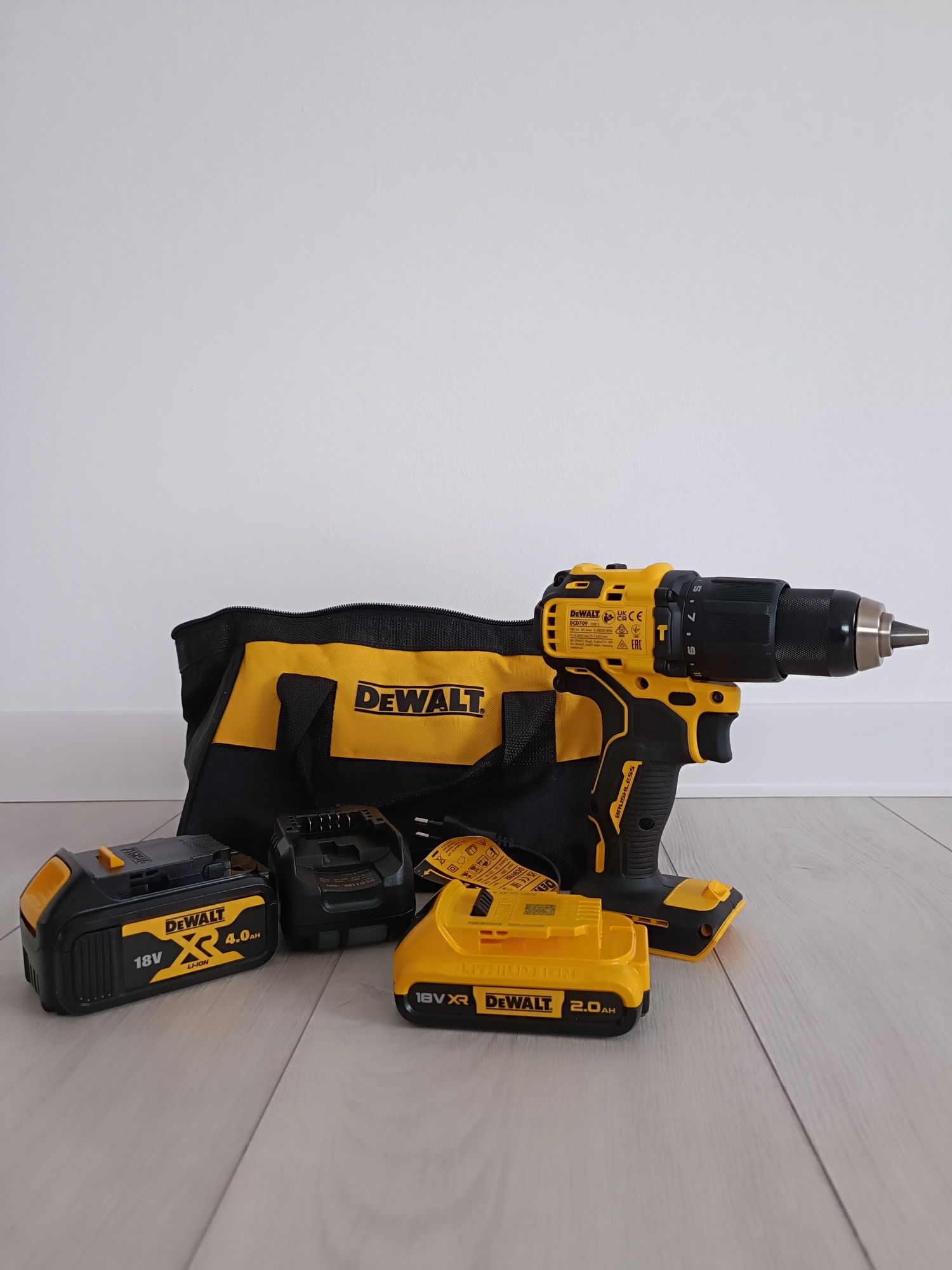 Bormașină DeWalt DCD709