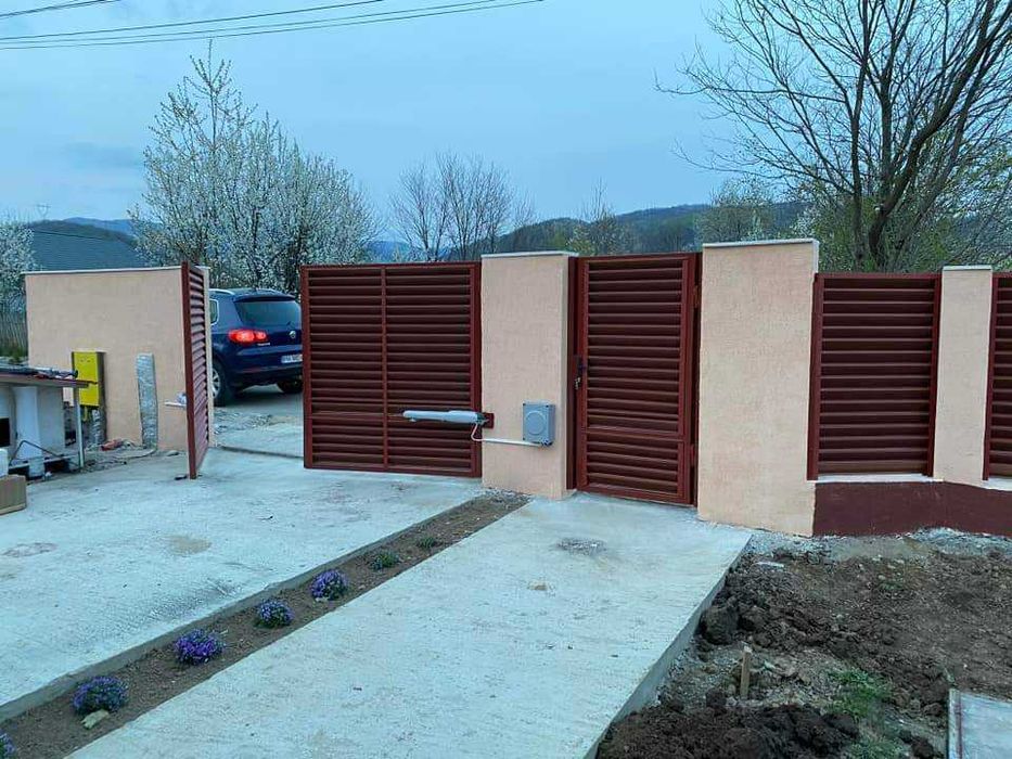 Garduri si porti din panou stil jaluzele si alte modele disponibile