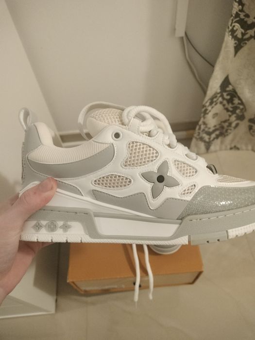 LV skate alb și gri