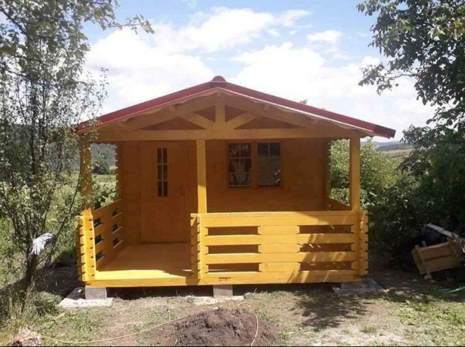 Vând cabană din lemn pe piloni