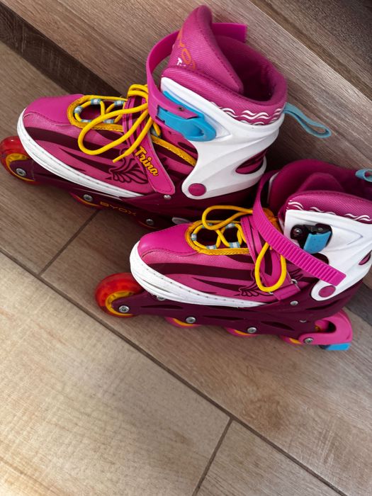 Розови ролери 35–38 + каска и наколенки – почти нови