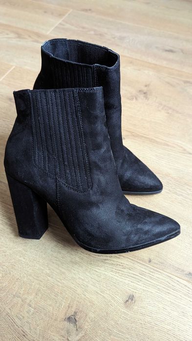 Ghete negre cu toc, catifea, 38, elegante, purtate o data.