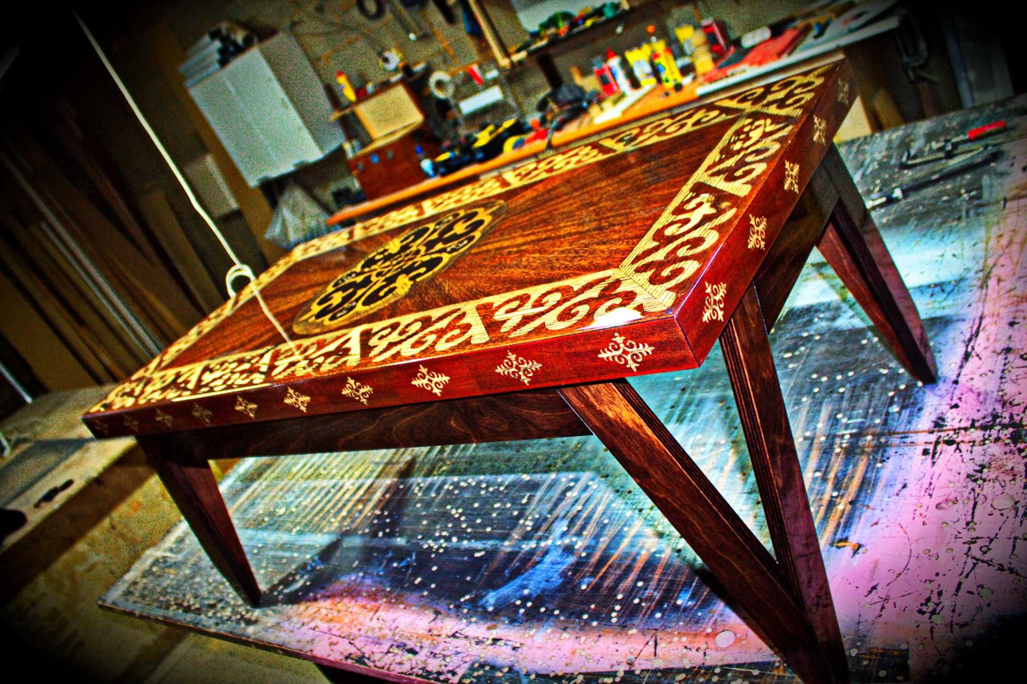 Продам эксклюзивный стол в национальном казахском стиле