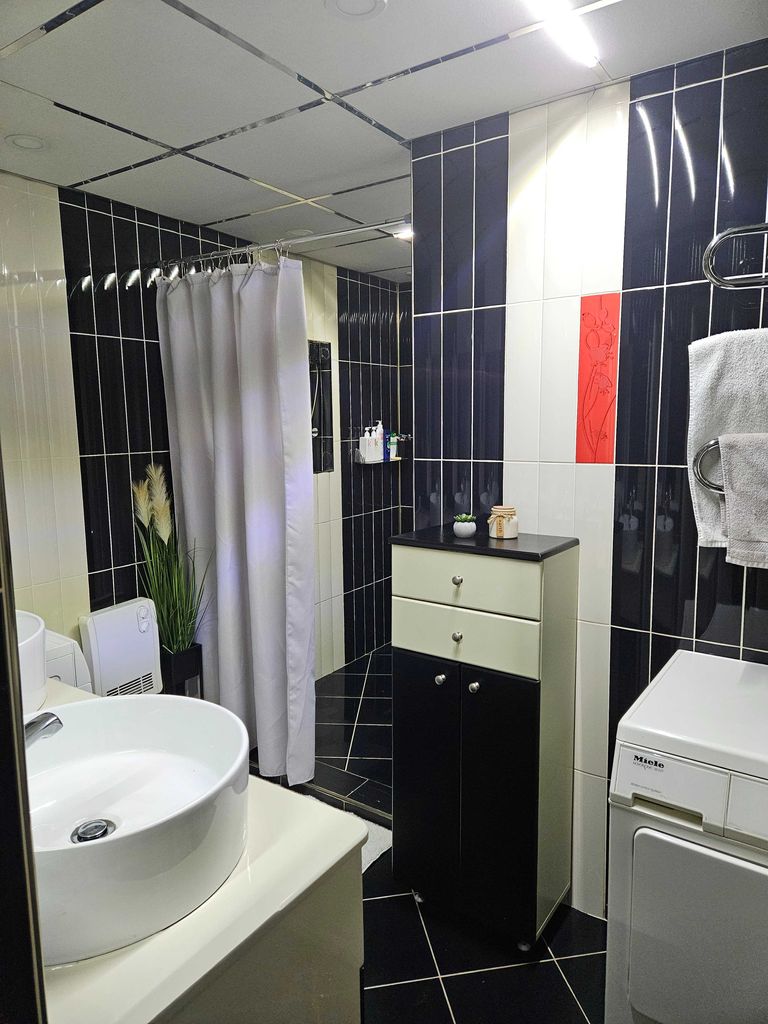 Продава се Четиристаен апартамент в Видин, Христо Ботев - 125 кв.м за 1240 €/кв.м - Снимка #20