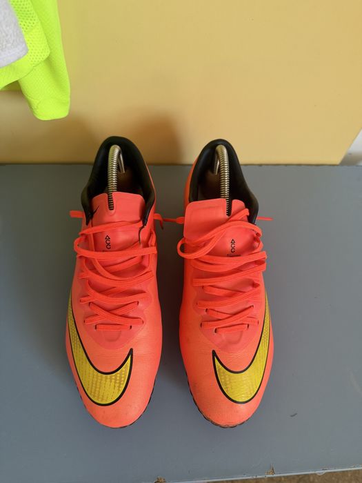 Vand ghete de fotbal nike mercurial