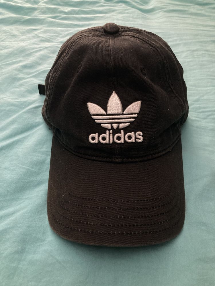 Шапки Yeezy, SKG, Adidas и Шорти Champion