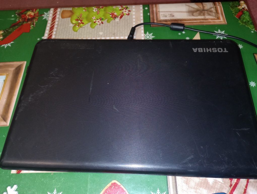 Laptop Toshiba , Intel i3 ,4 GB ram, bluetooth,baterie ok, tester auto