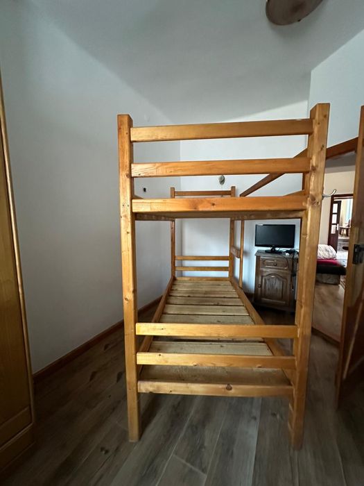 Paturi suprapuse din lemn de brad