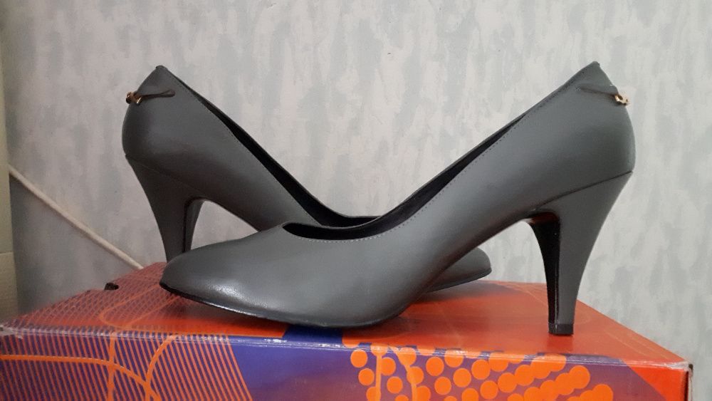Туфли босоножки женские разные новые 1+1=3 Шлепки.ботинки