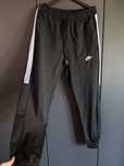 Pantaloni trening