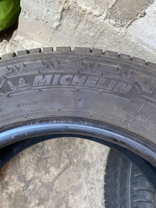 215/65/16 C. Michelin Agilis 3 doua anvelope de vara