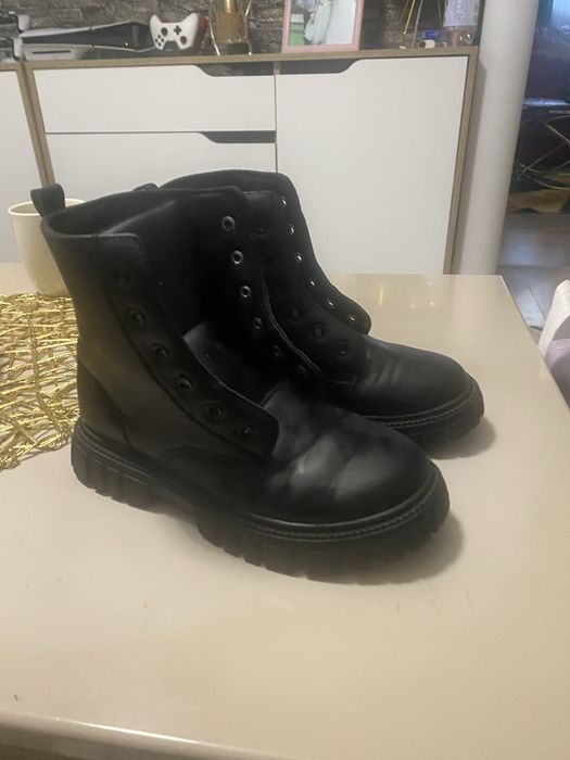 Vand Ghete marimea 34 la pretul de 45 lei