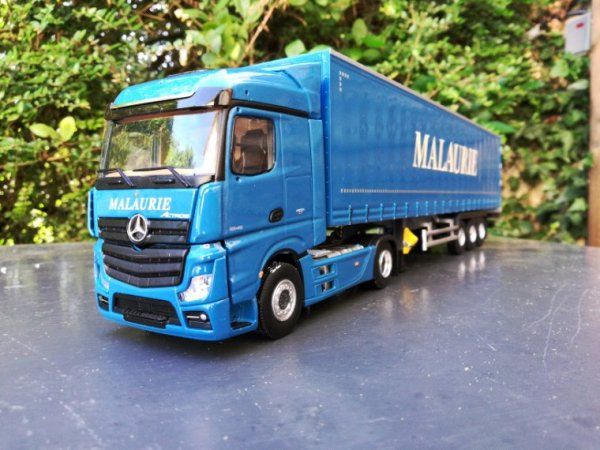 Продам коллекционная масштабная модель MERCEDES -BENZ ACTROS 2 STREAM