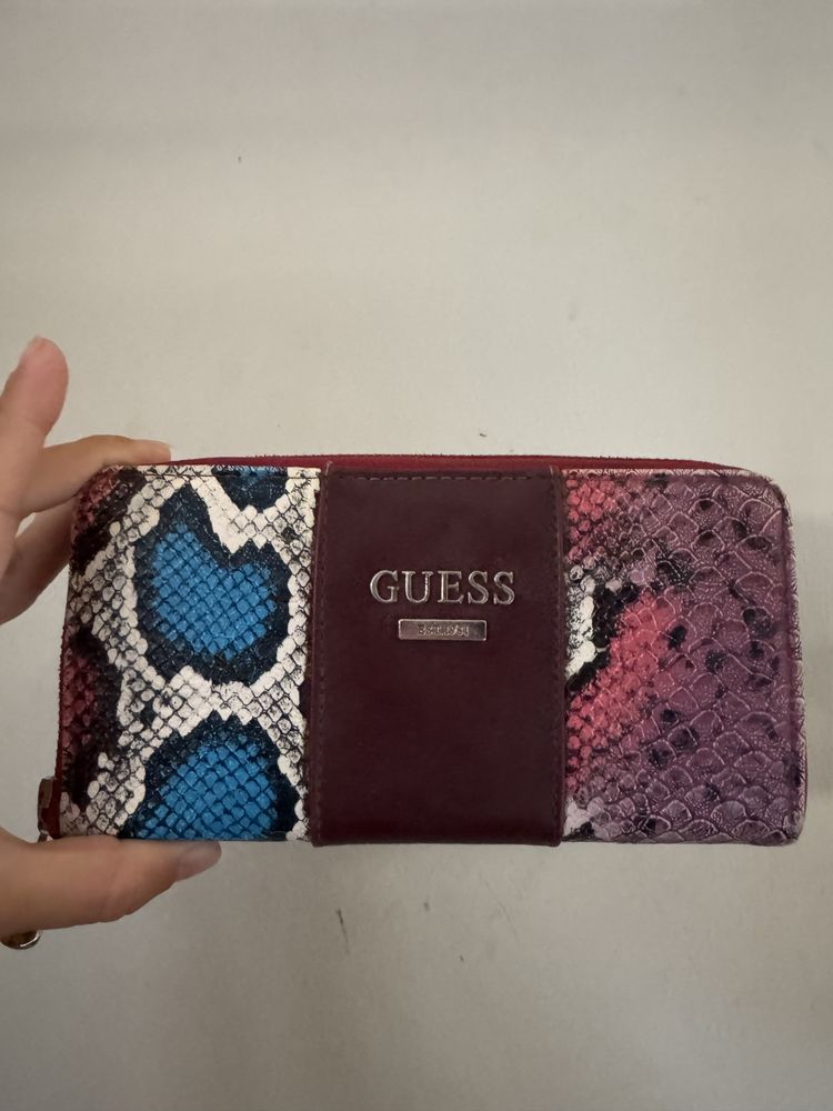 Портмоне guess в животински дизайн-бордо
