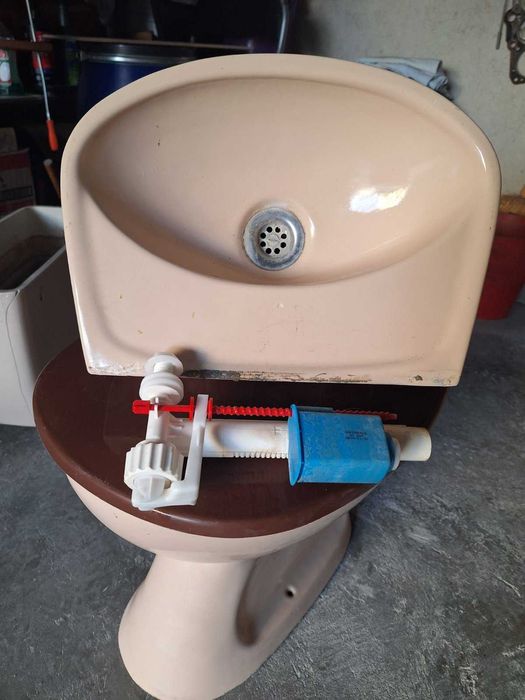 Тоалетна чиния мивка