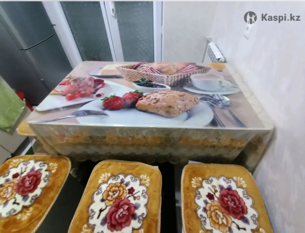 Стол стул өте жагдайы жаксы 4столы бар