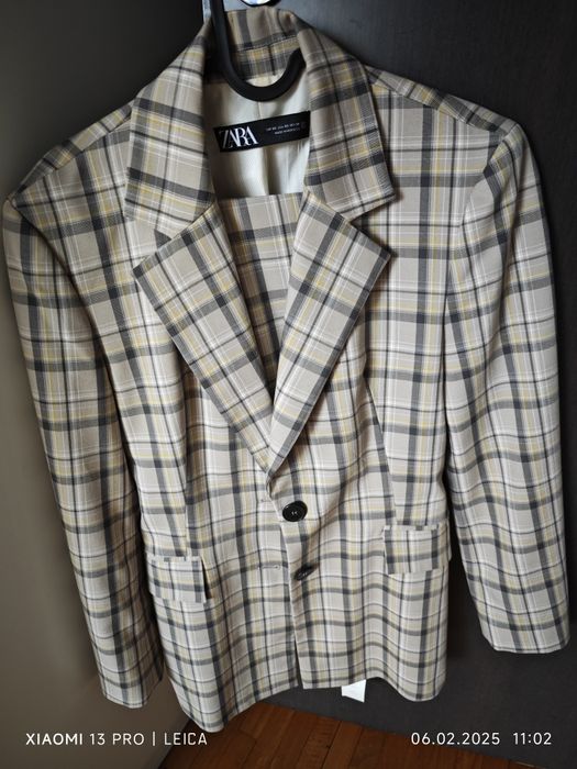 Дамски костюм на Зара