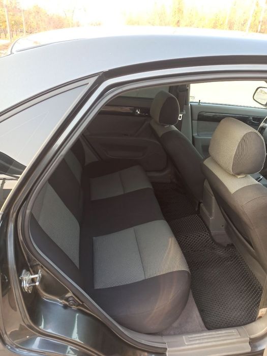 Jentra mokriy asfalt