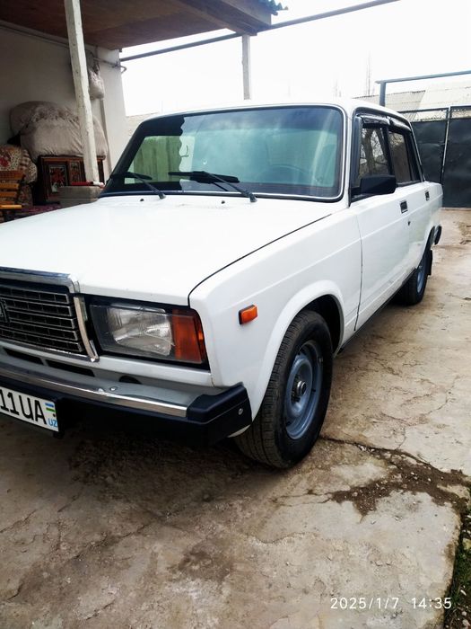 Lada 2107 sotiladi