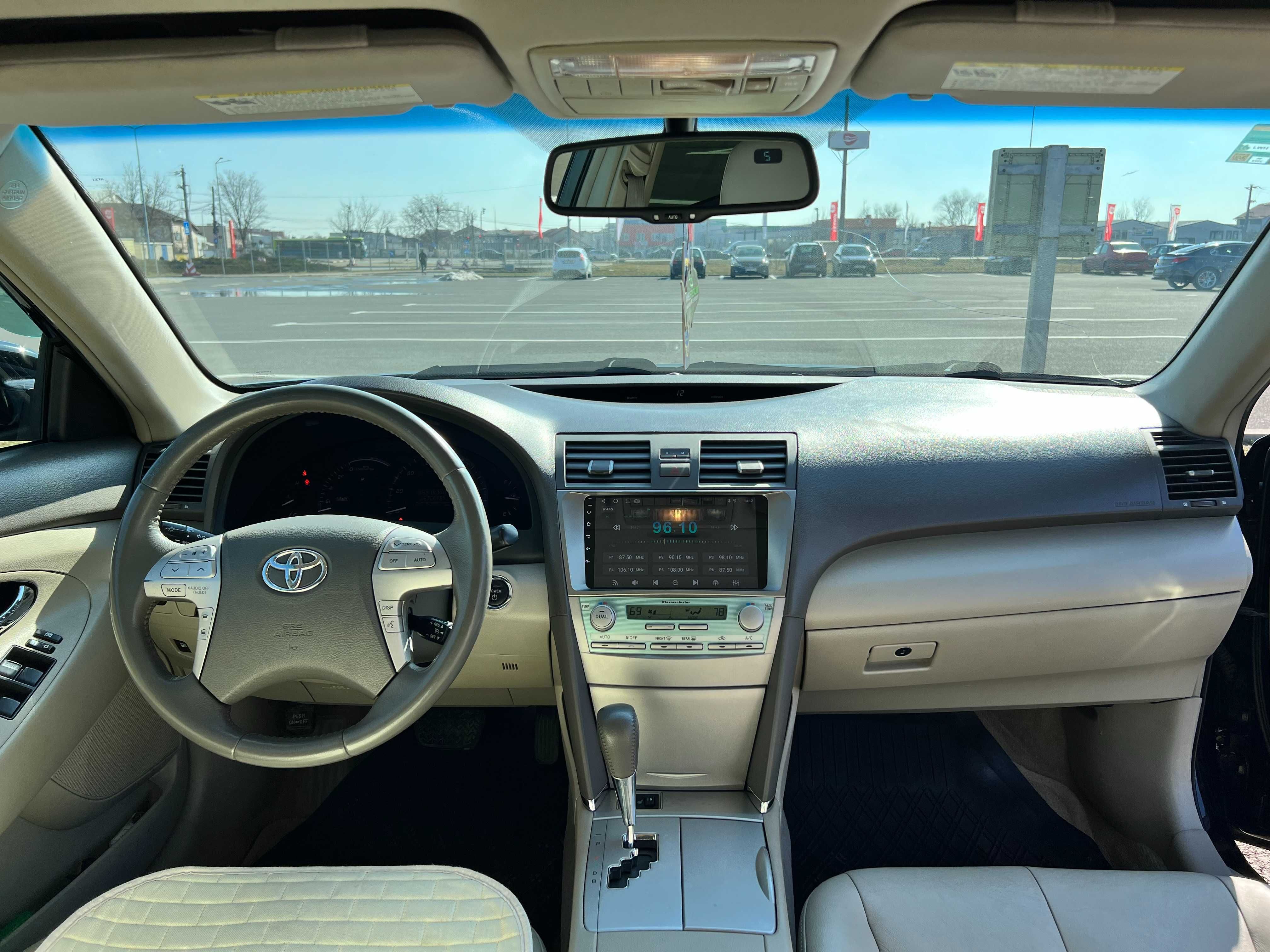 Toyota Camry HYBRID anul 2009, stare excelentă.