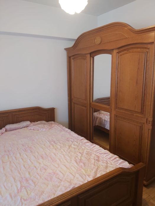 Inchiriez apartament Rovine
