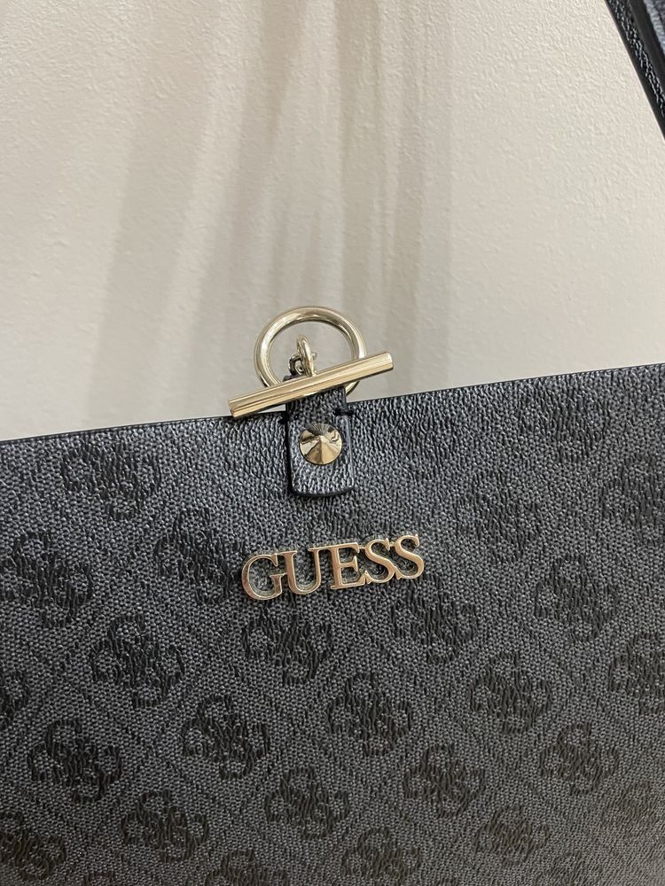 Чанта Guess сиво и черно