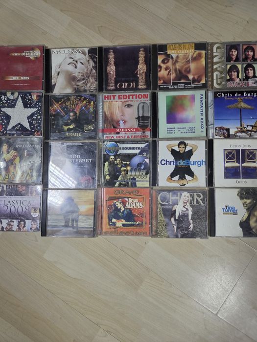 Отдам в дар уникальную коллекцию CD-дисков