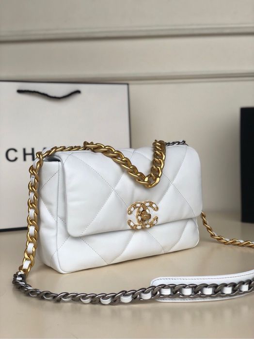 Сумка Chanel 19 размер