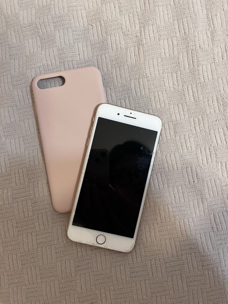 iPhone 8+ 64 гб.