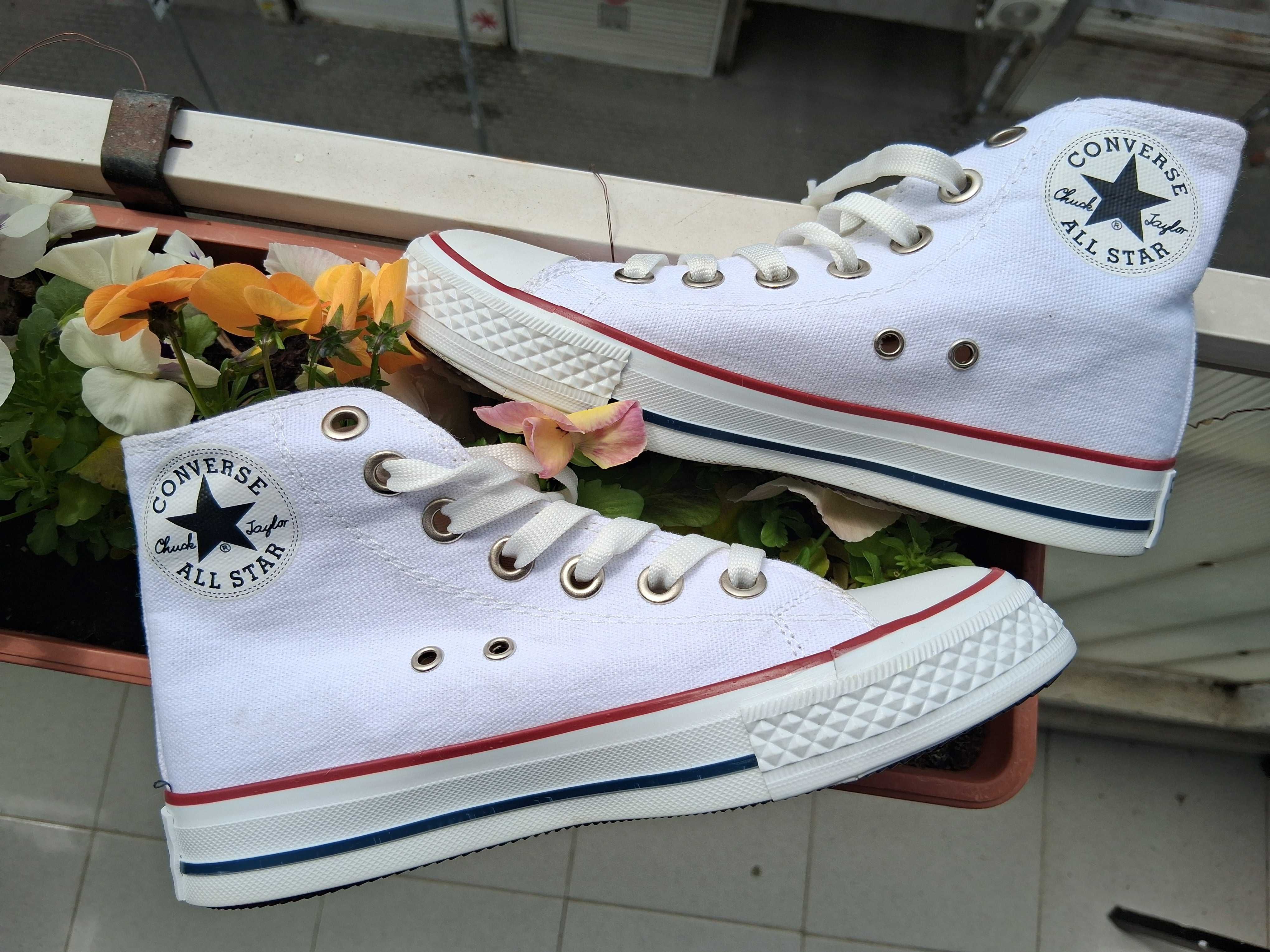 Продавам дамски кецове Converse ALL STAR