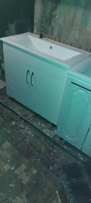 Продам раквина умывальник шкабы мен 90×45.65×45см.