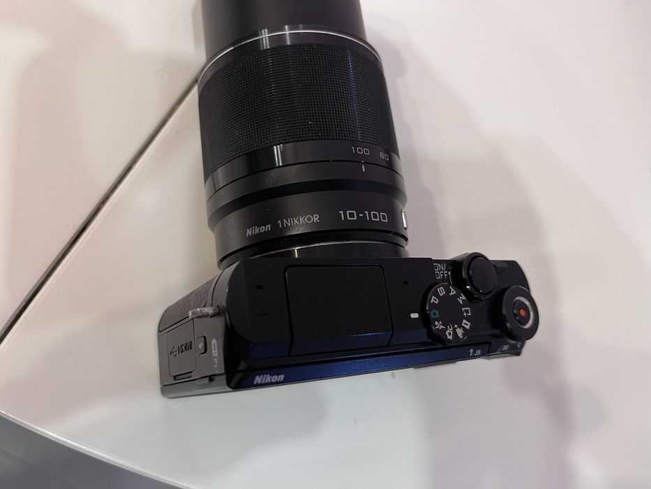Фотоапарати Nikon J1 и J5 и обективи Nikkor 1 10-30 mm и 10-100 mm