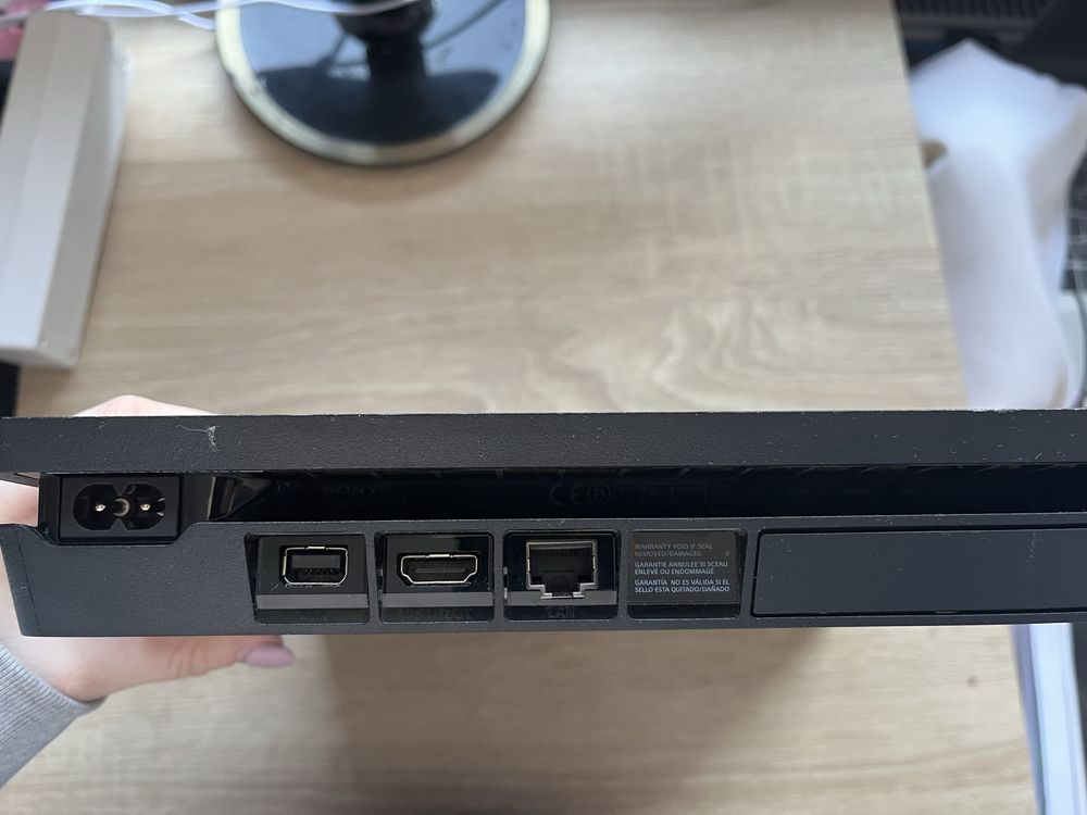 Ps4 stare foarte buna 1TB + fifa 19
