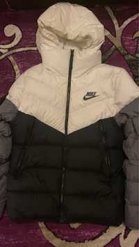 Geaca Nike Storm Fit